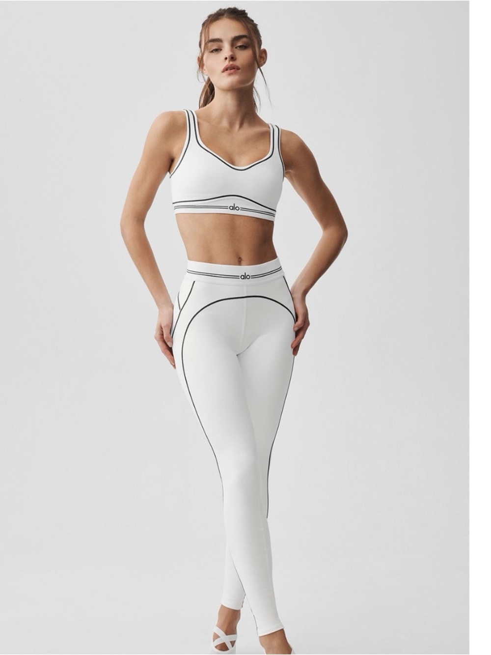 ALO Heart throb White High-Waist Leggings and sports bra with Black Piping